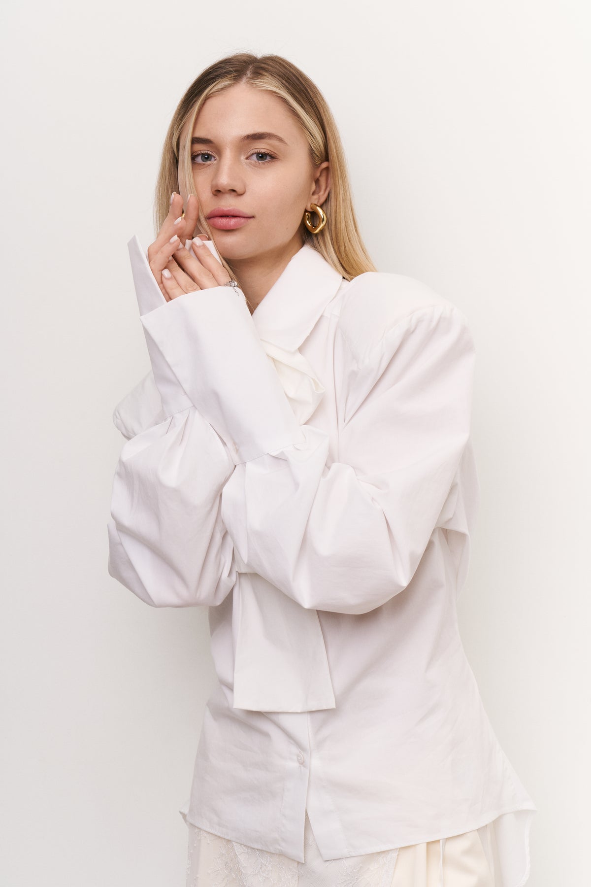 Shirt with accent shoulders - white