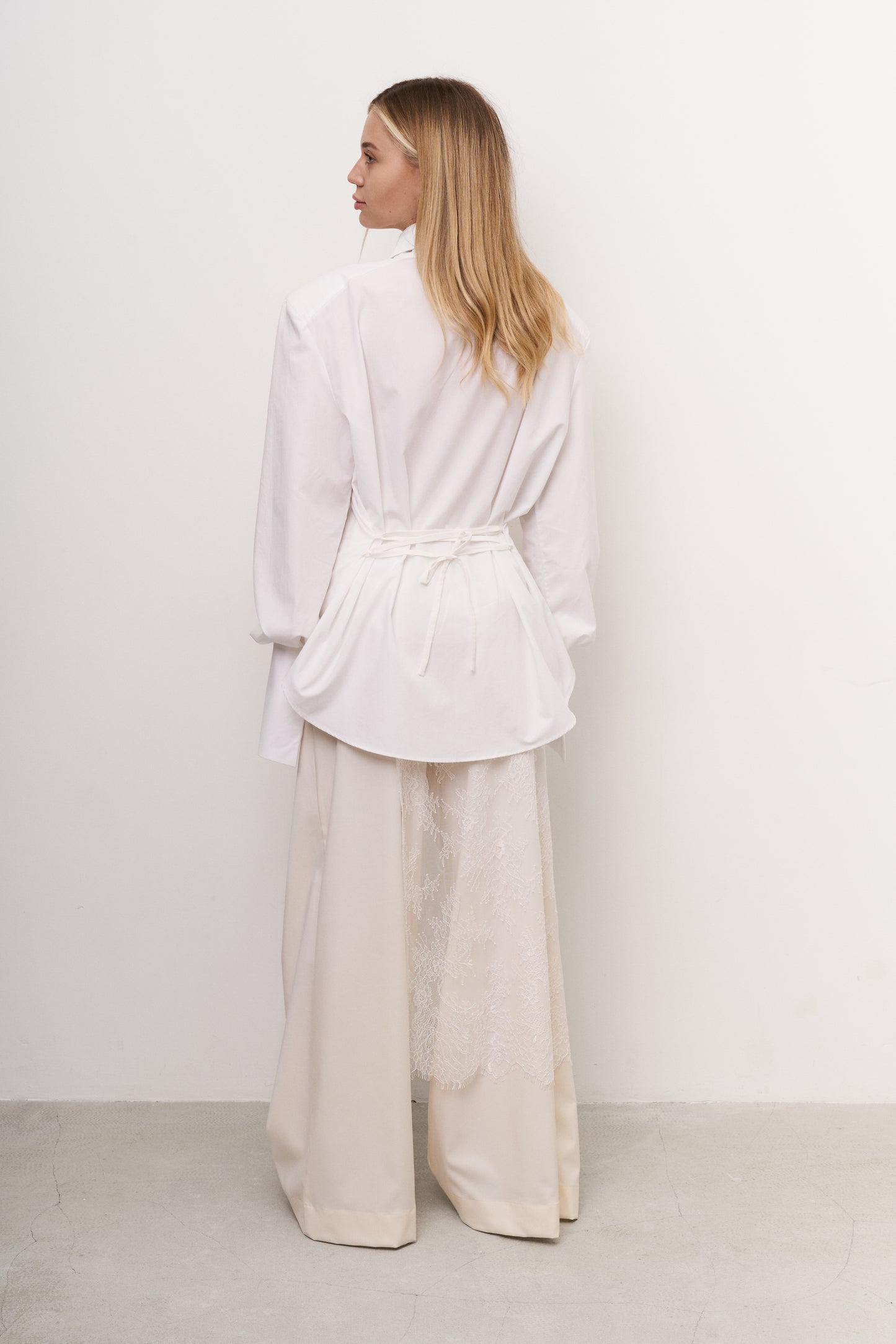 Shirt with accent shoulders - white